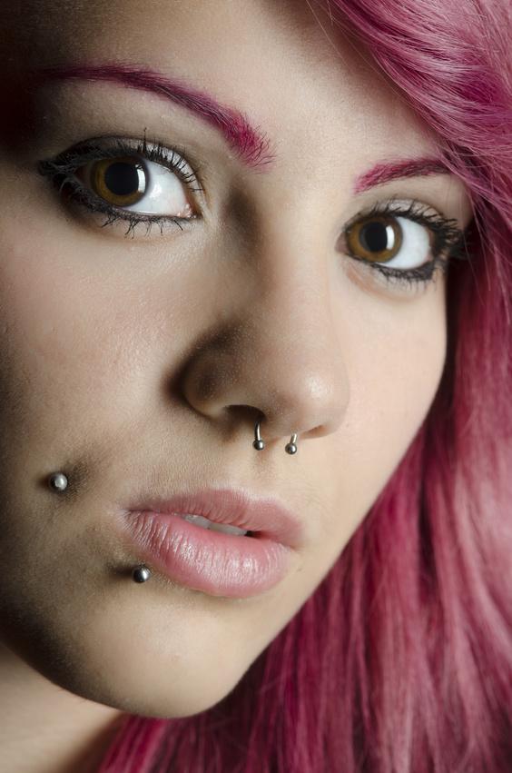 Piercings im Gesicht: Septum-, Labret-, Cheek-Piercing